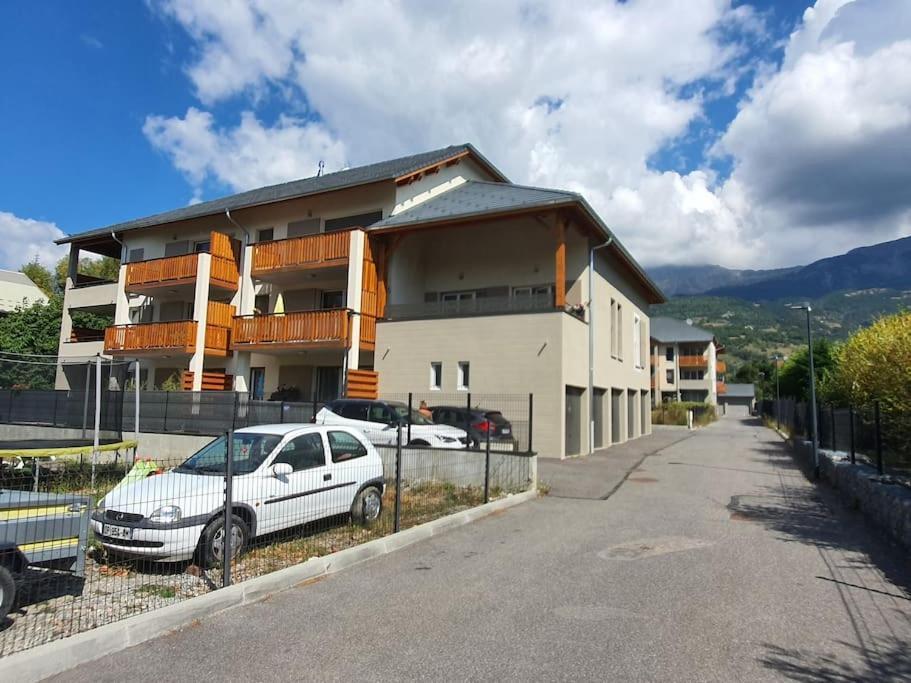 Superbe T2 Duplex Vue Sur Les Montagnes Daire Chorges Dış mekan fotoğraf